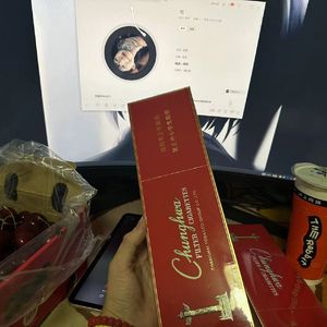 女主播直播引诱技师小伙
